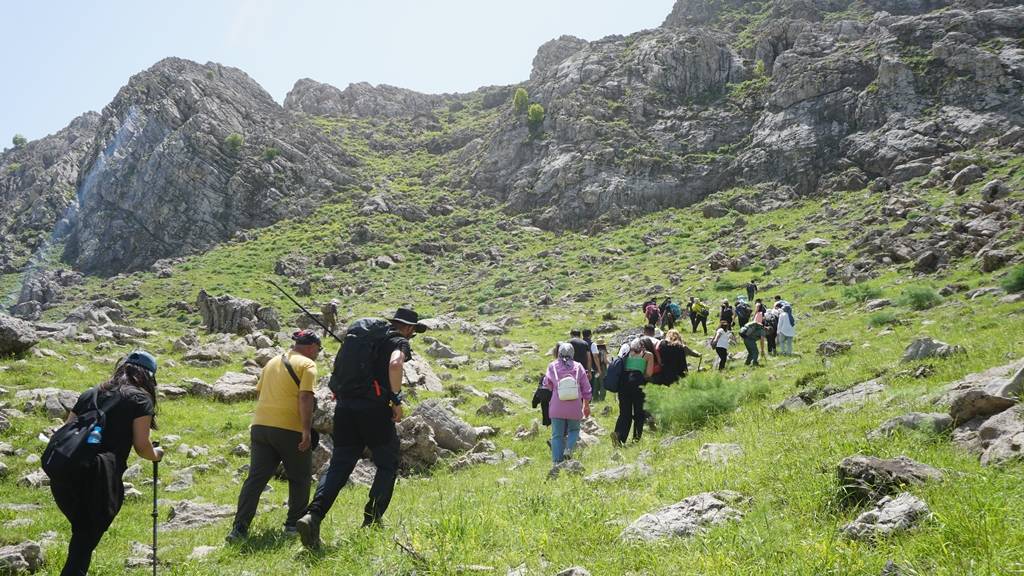 Halk arasında 'ağlayan gelin' olarak biliniyor. Görmek isteyenler kilometrelerce yol katediyor 3